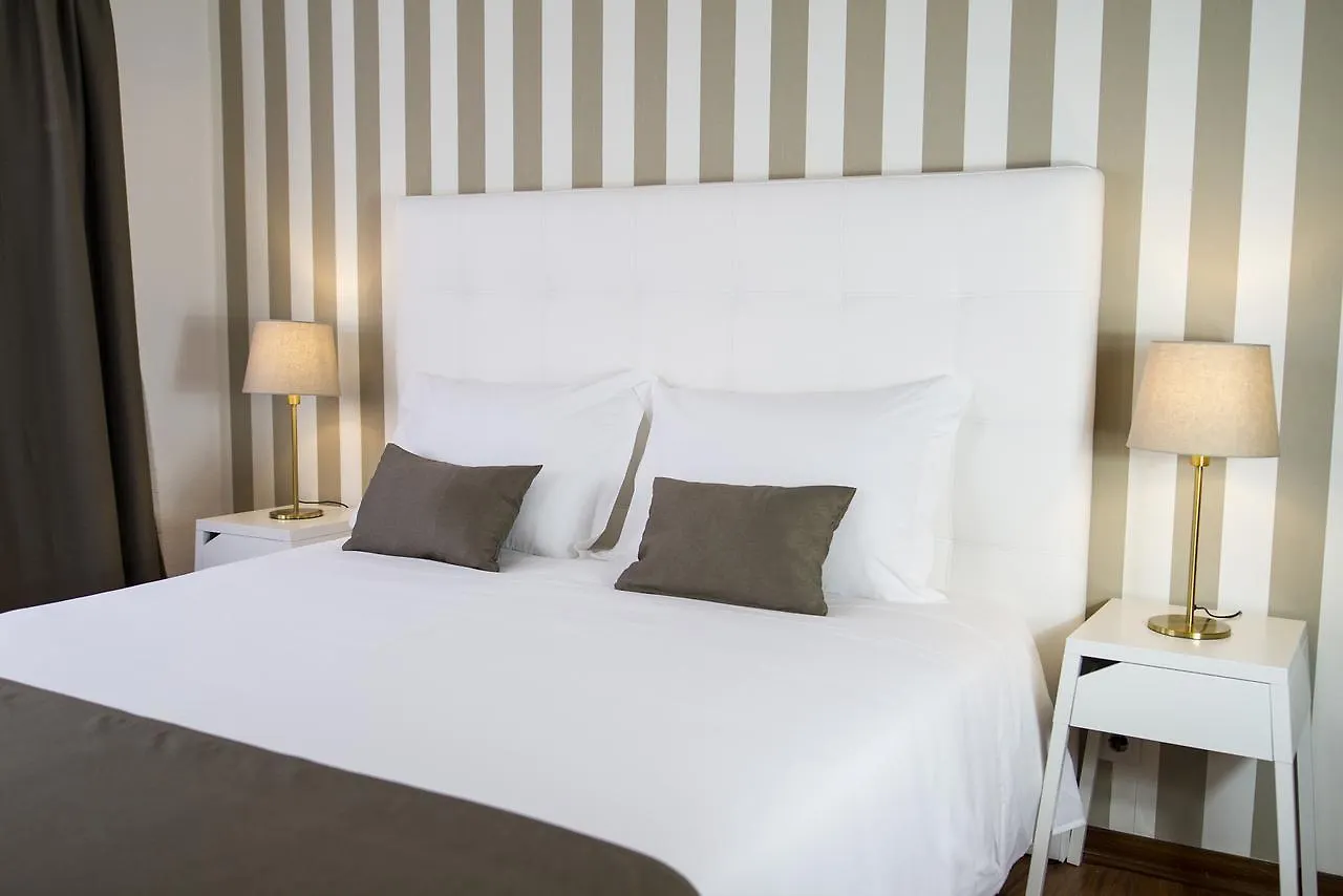 Art 4 You Cascais Suites בית הארחה