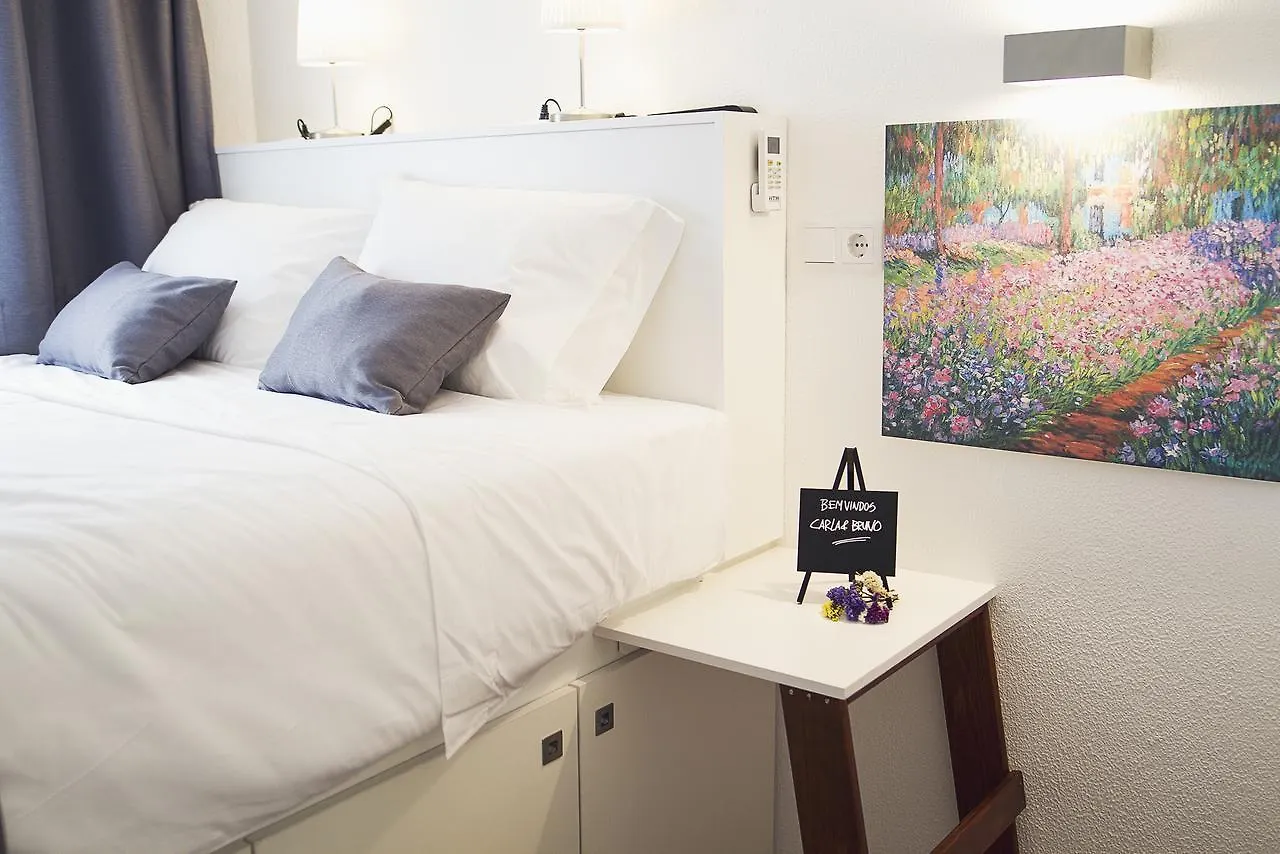 Art 4 You Cascais Suites בית הארחה