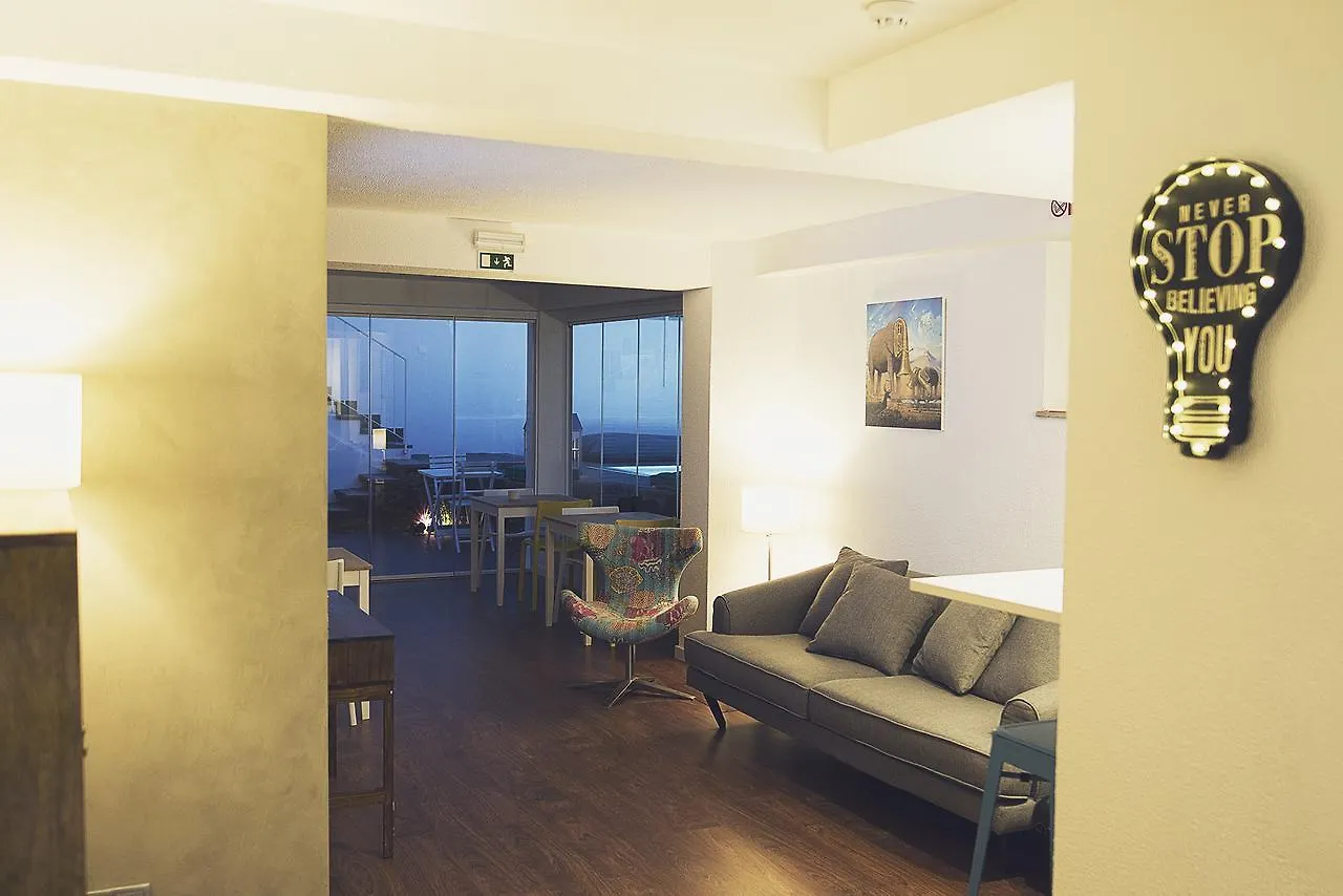 Art 4 You Cascais Suites בית הארחה